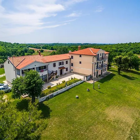 Lovely House Lindi In Porec Exterior photo