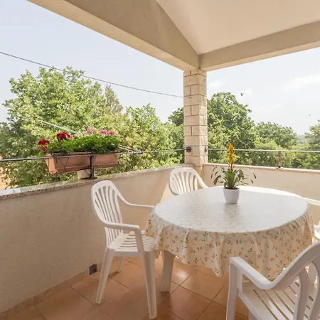 Lovely House Lindi In Porec Exterior photo