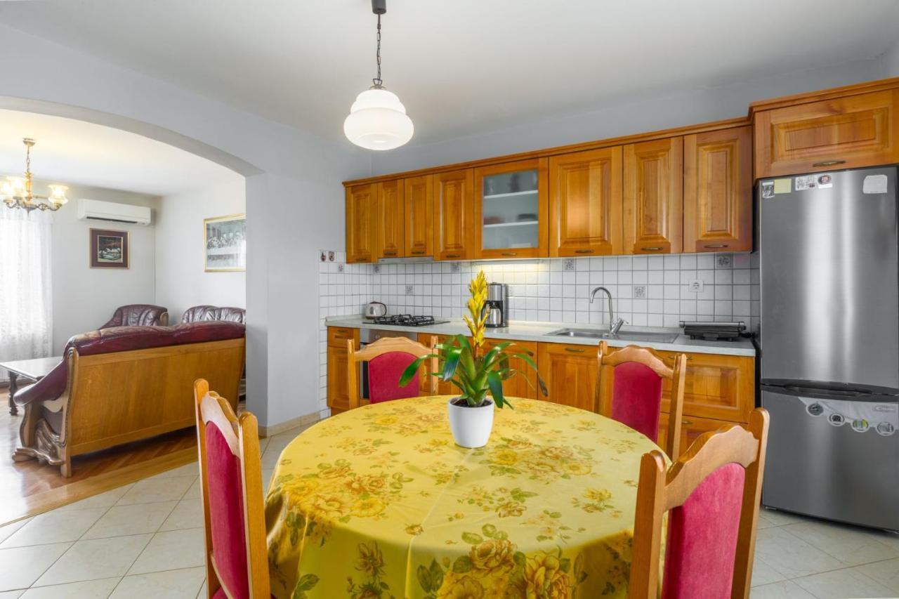 Lovely House Lindi In Apartment Porec