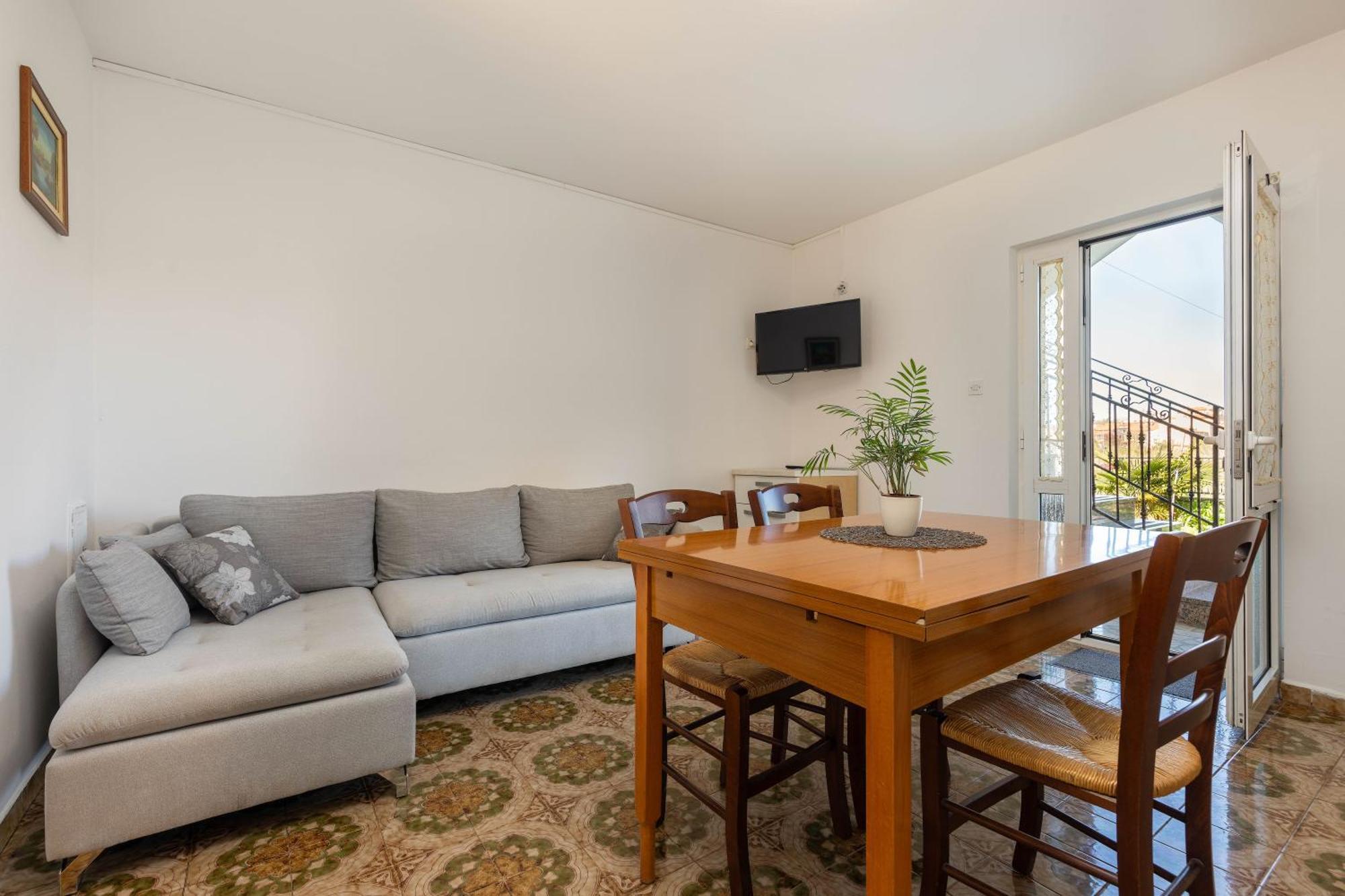 Apartment Lovely House Lindi In Porec